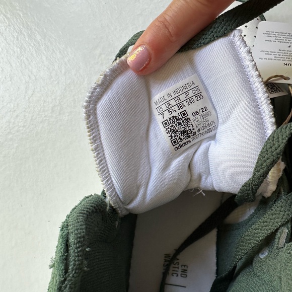 NWT Adidas Originals Top Ten in 'White Green Oxide' - Picture 6 of 7